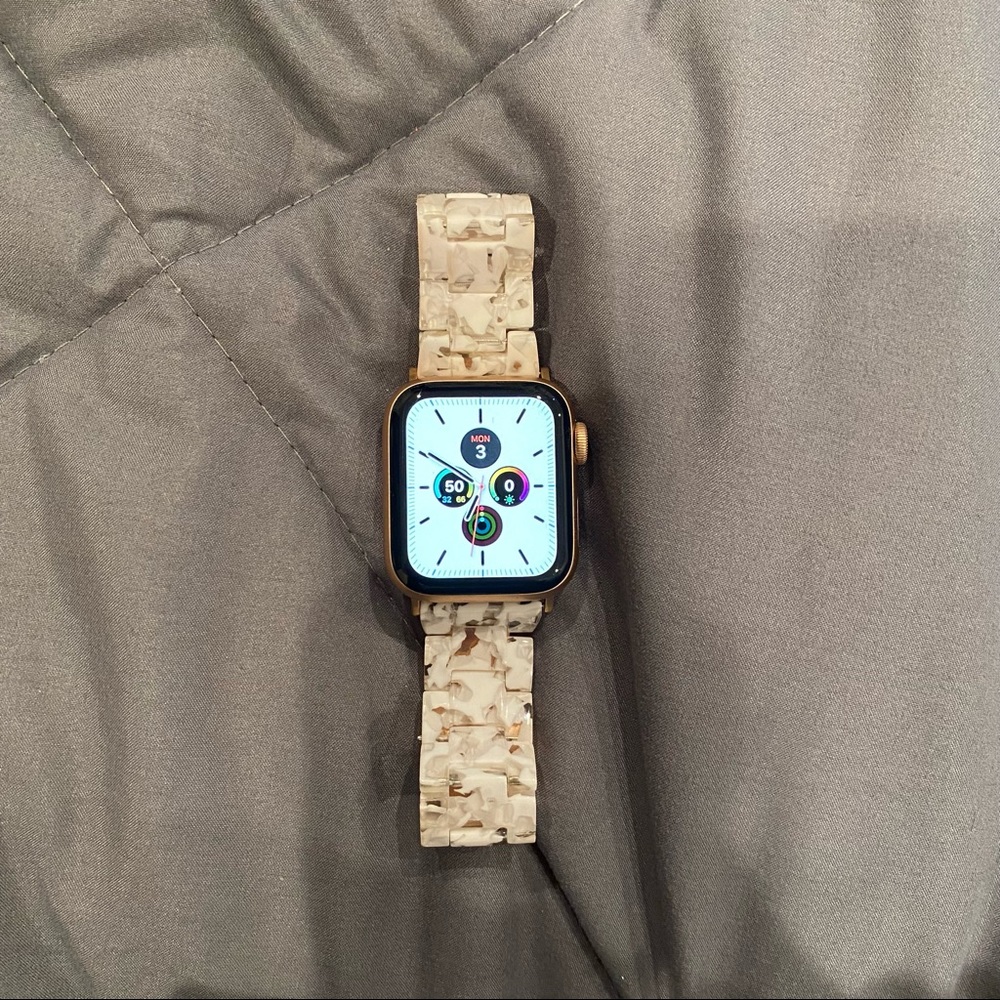 Apple watch series 5 (GPS + Cellular)